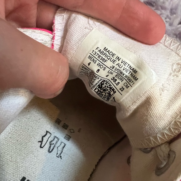 Pink low top converse - Picture 4 of 4